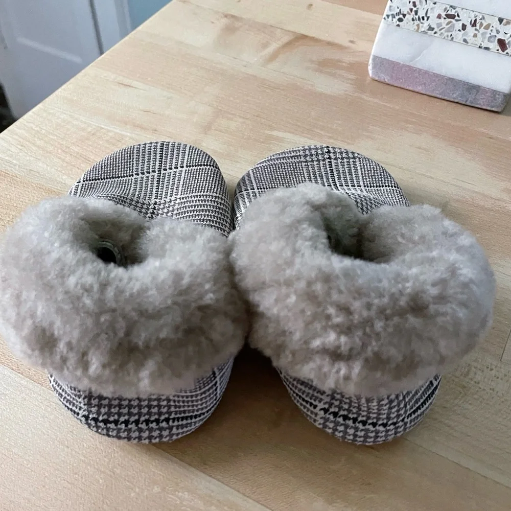 Freshly Picked Shearling Moccasins Size 5